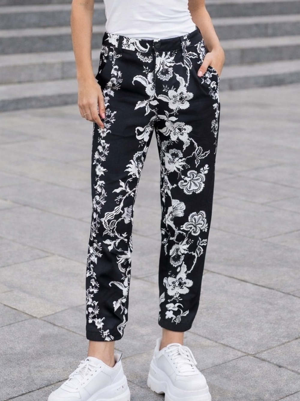 Rhythm Black White Floral Cropped Pants Slim Fit Size 2